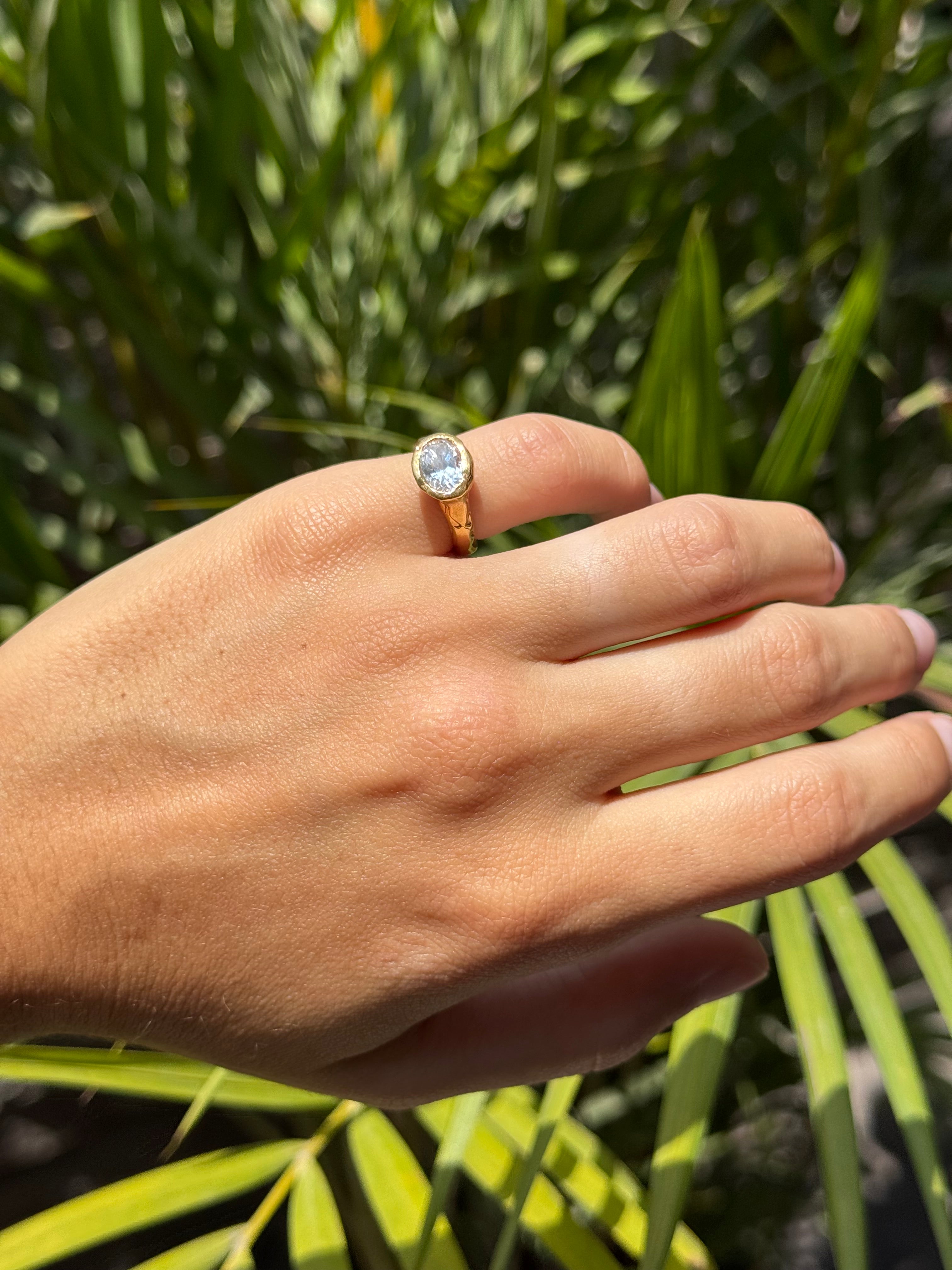 Ovalo Pinky Ring – Camila D. Daneri
