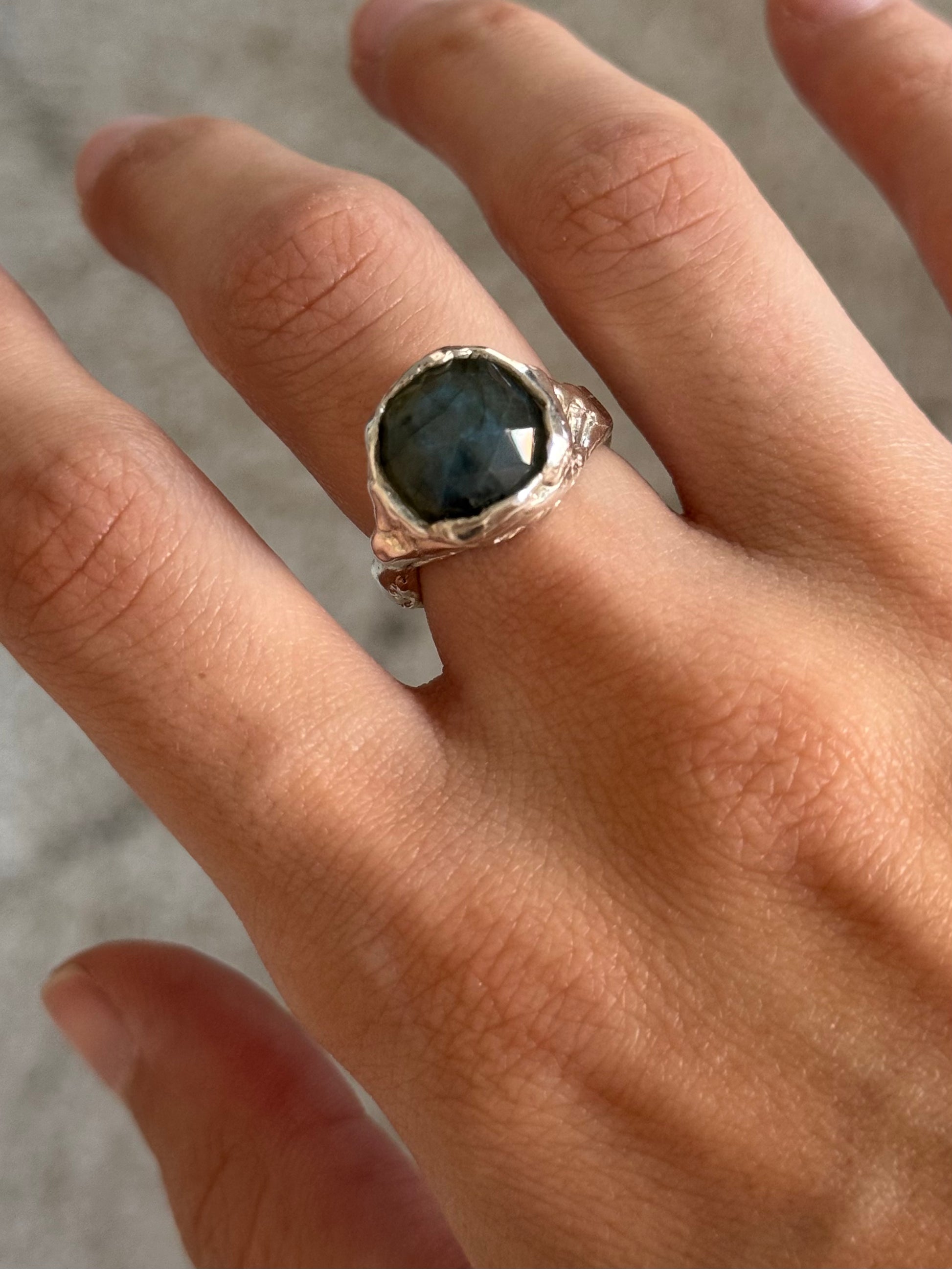 Labradorita Ring — 925 silver ring with labradorite, Camila D. Daneri