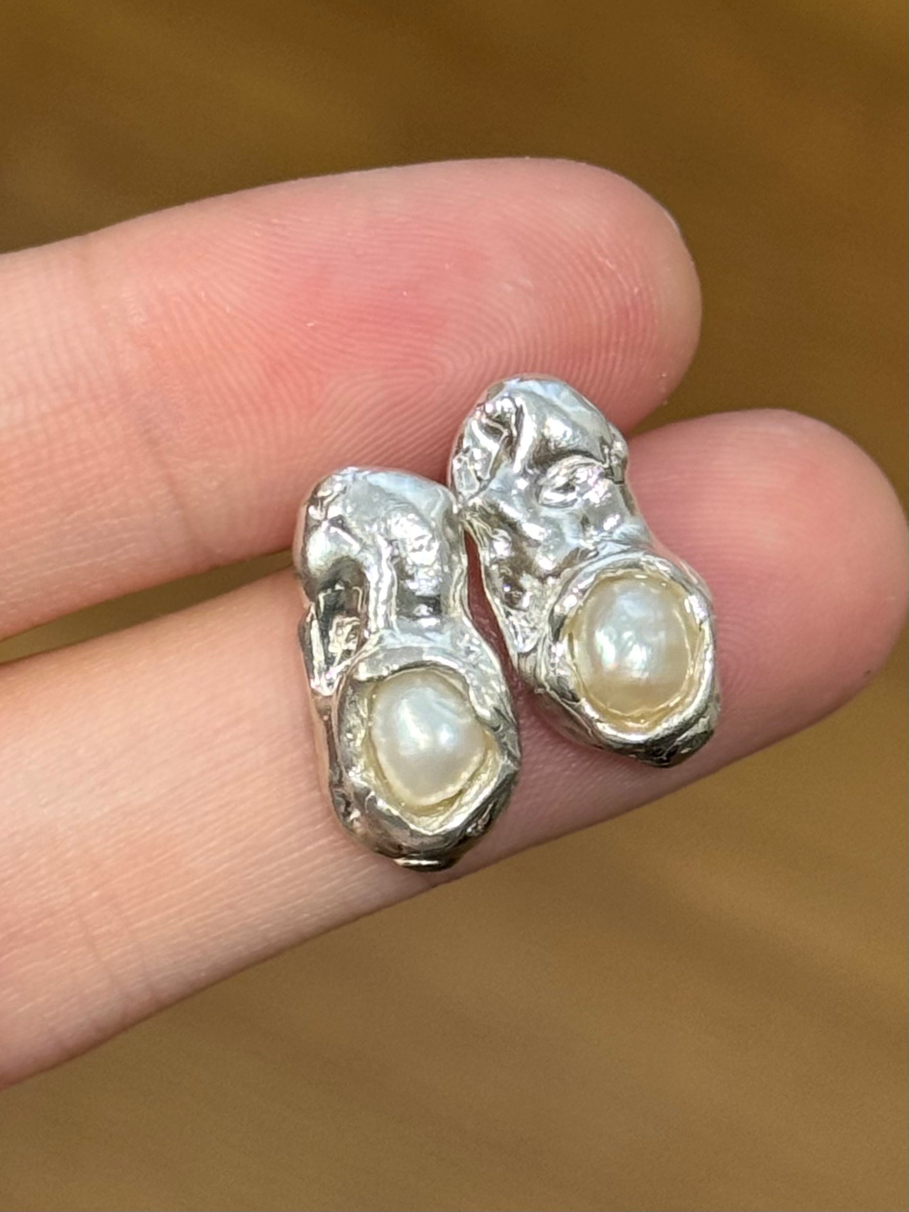 Perla Stud Earrings
