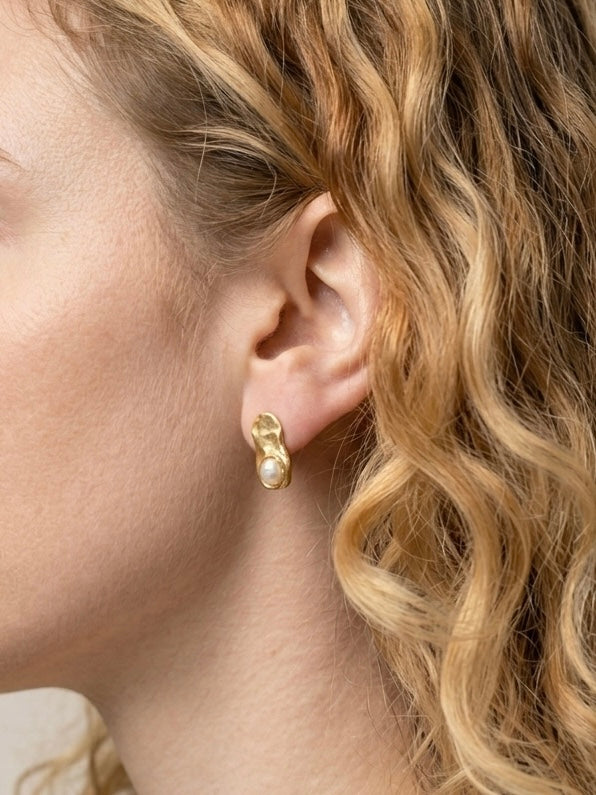 Perla Stud Earrings