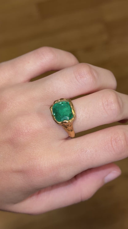 Esmeralda Dorado Ring