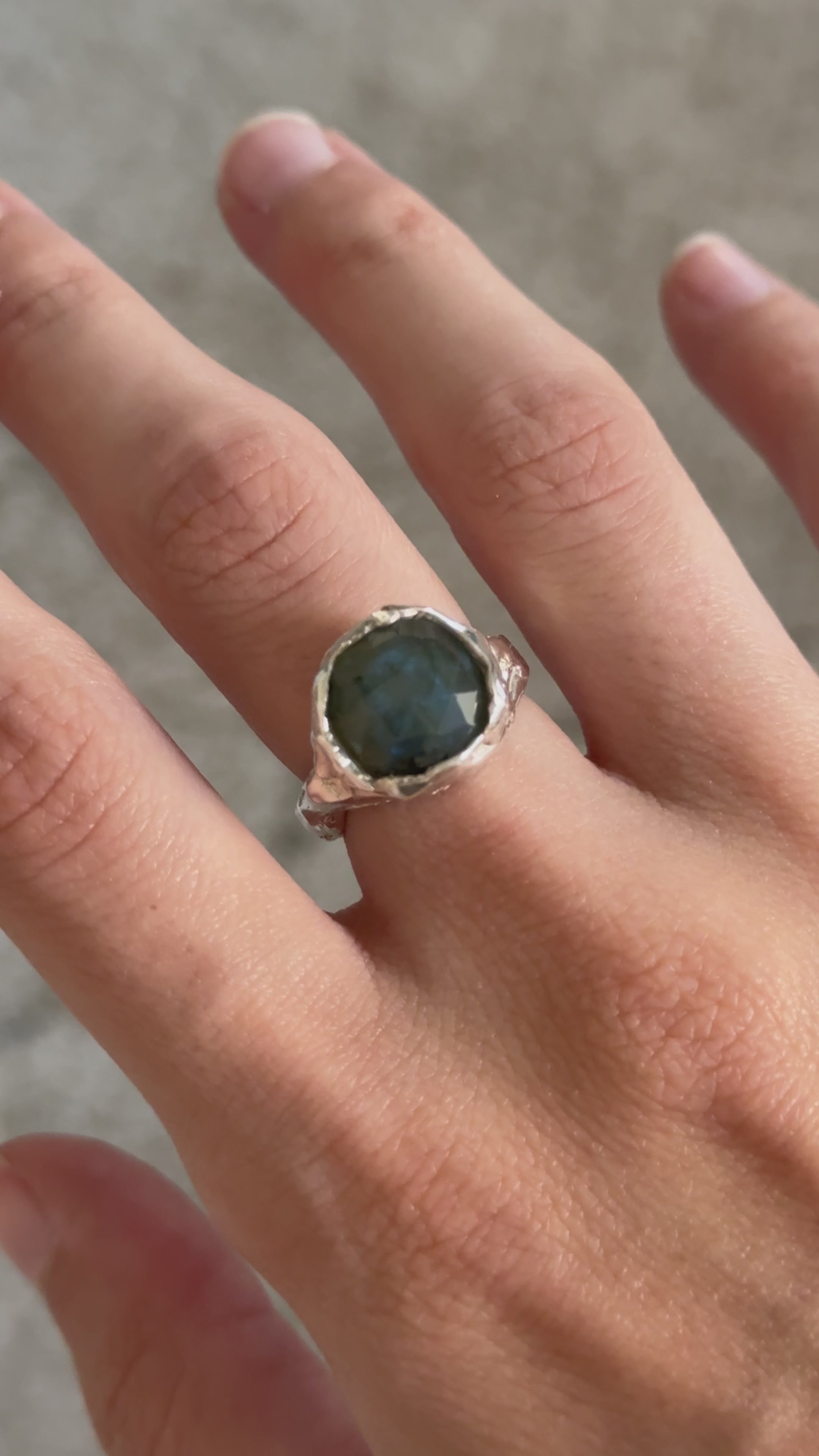 Labradorita Ring
