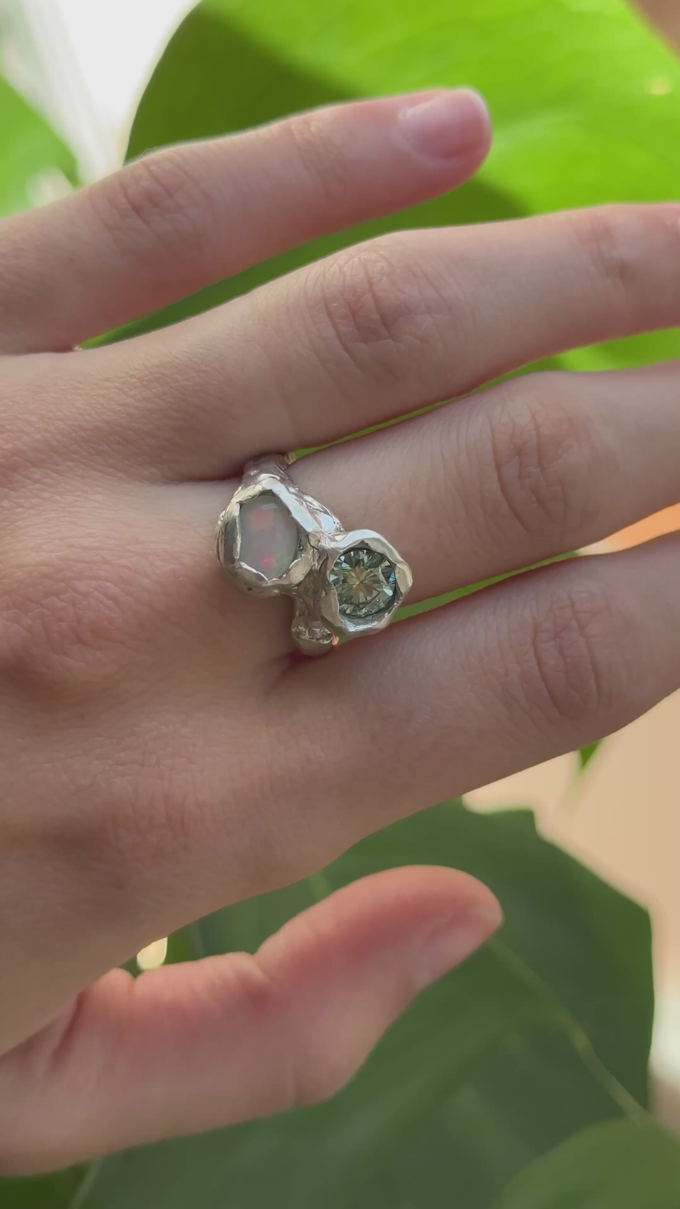 Opalo & Moissanita Ring